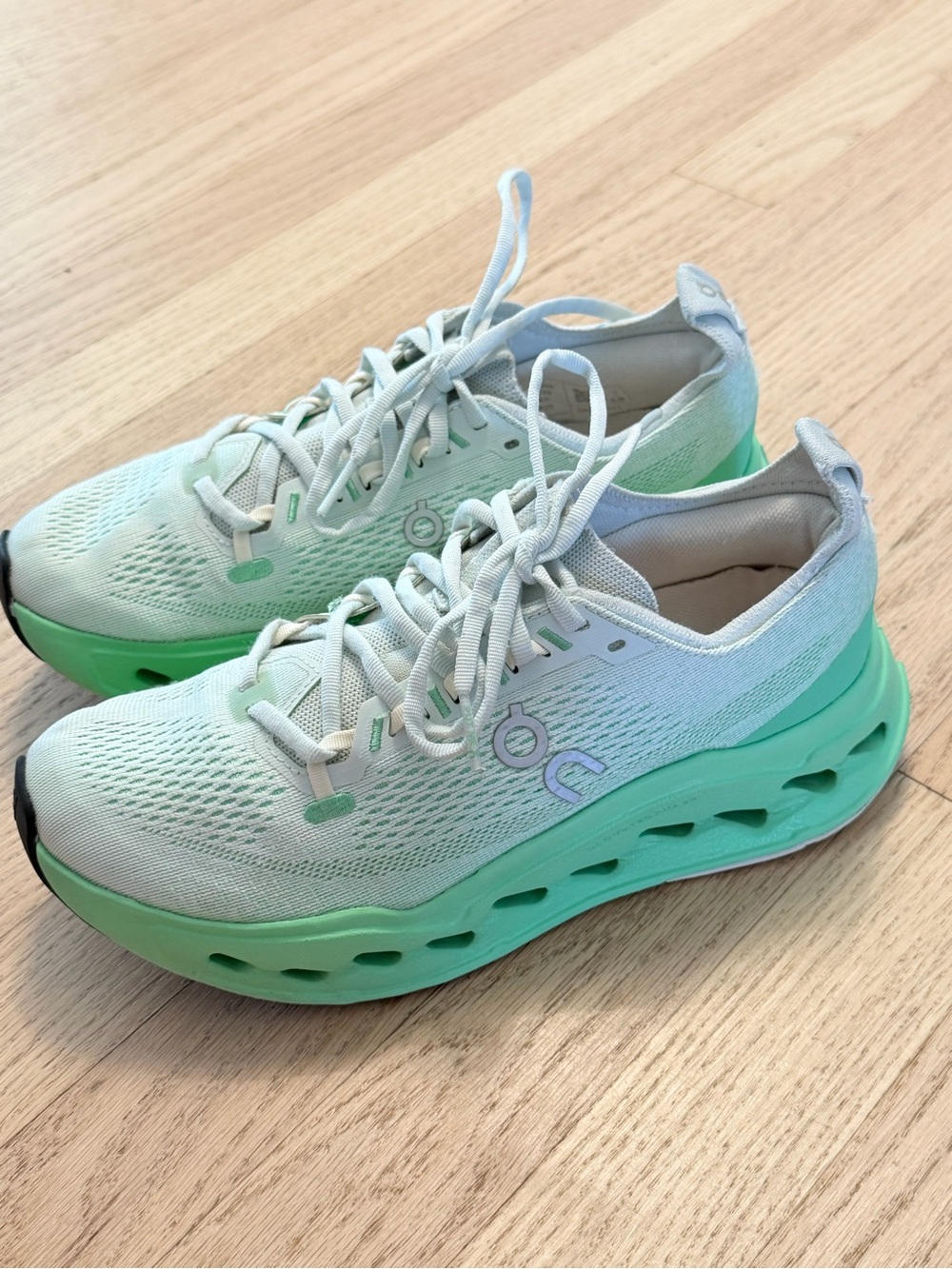On Cloudsurfer Max Womenโs Running Shoes Size 8 Mint Green